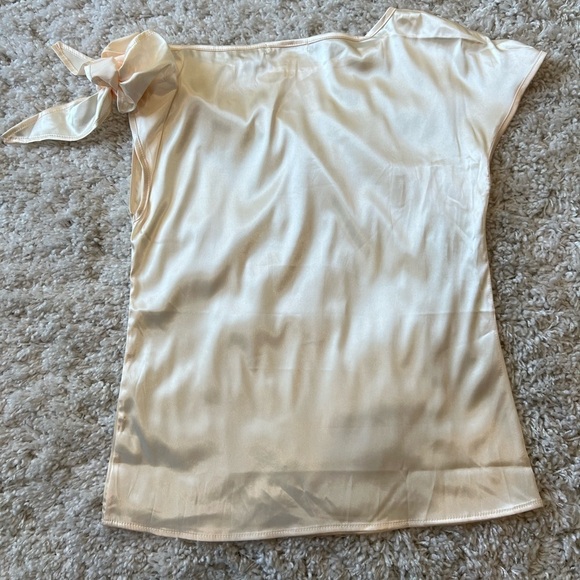 Vidussa off-white cream satin short sleeve off the shoulder top size small NWT - Picture 5 of 9